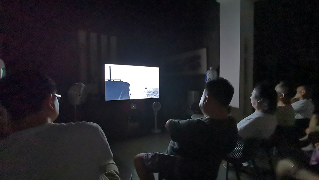 锦衣夜行自葳蕤